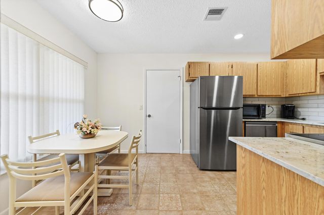 8515 Lake Point Court, Lake Worth, FL 33467