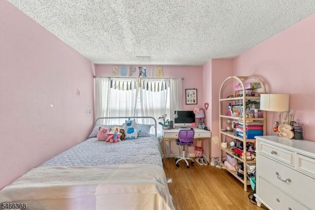 8311 Brittany Dr, Wayne Twp., NJ 07470