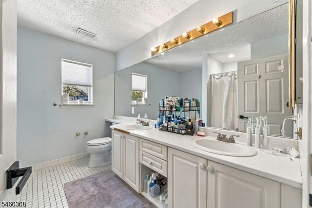 8311 Brittany Dr, Wayne Twp., NJ 07470