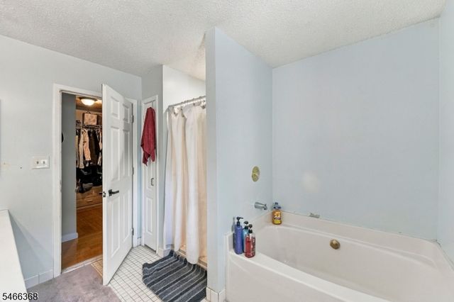 8311 Brittany Dr, Wayne Twp., NJ 07470