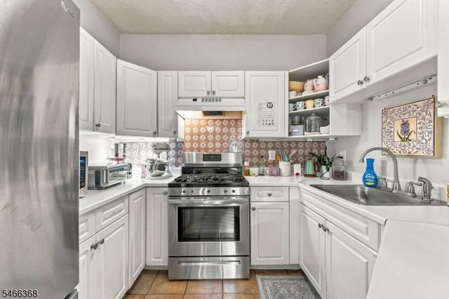8311 Brittany Dr, Wayne Twp., NJ 07470