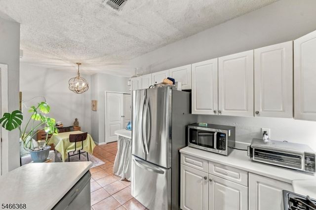 8311 Brittany Dr, Wayne Twp., NJ 07470