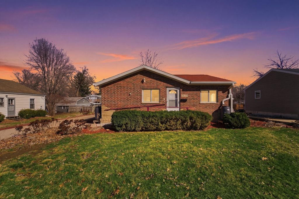 2415 38th Street, Des Moines, IA 50310