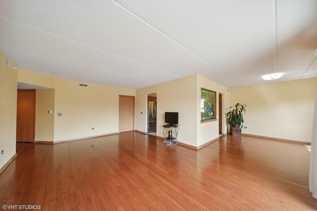 770 Pearson Street 209, Des Plaines, IL 60016