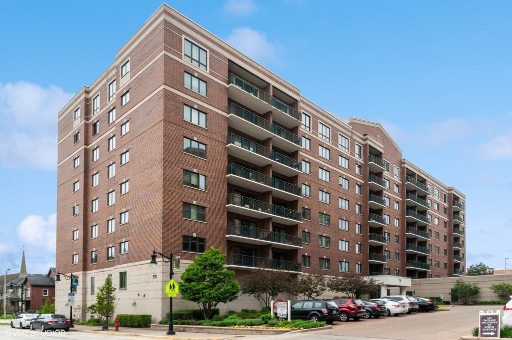 770 Pearson Street 209, Des Plaines, IL 60016