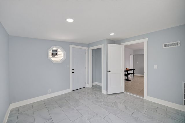 2504 E 37th Street, Des Moines, IA 50317