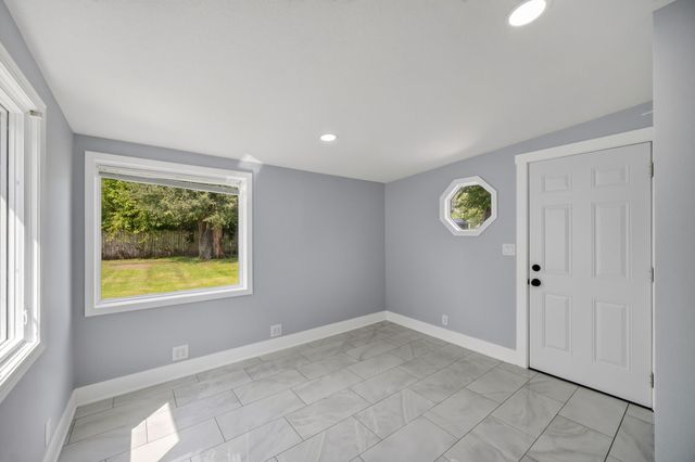 2504 E 37th Street, Des Moines, IA 50317