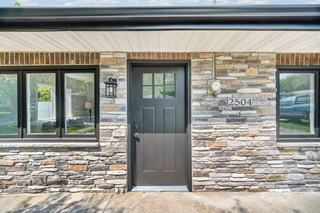 2504 E 37th Street, Des Moines, IA 50317