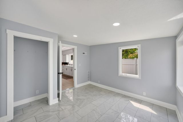 2504 E 37th Street, Des Moines, IA 50317