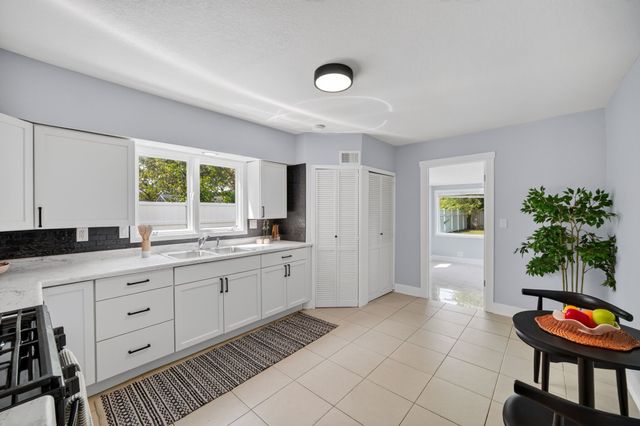 2504 E 37th Street, Des Moines, IA 50317