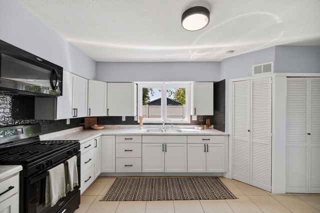 2504 E 37th Street, Des Moines, IA 50317