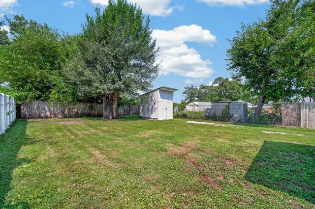 2504 E 37th Street, Des Moines, IA 50317