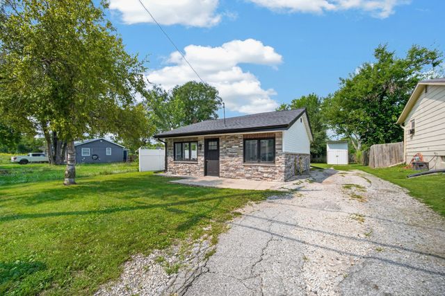 2504 E 37th Street, Des Moines, IA 50317