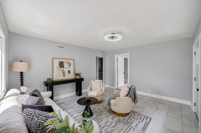 2504 E 37th Street, Des Moines, IA 50317