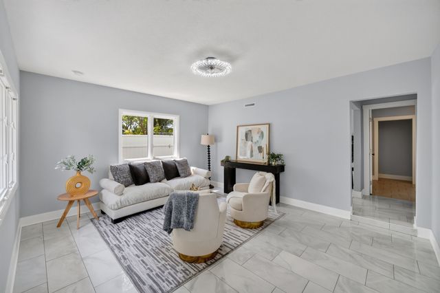 2504 E 37th Street, Des Moines, IA 50317