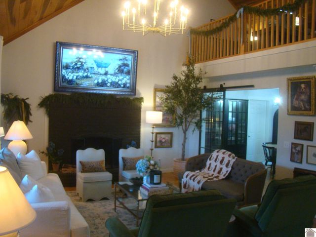 130 Crosscreek Road, Cadiz, KY 42211