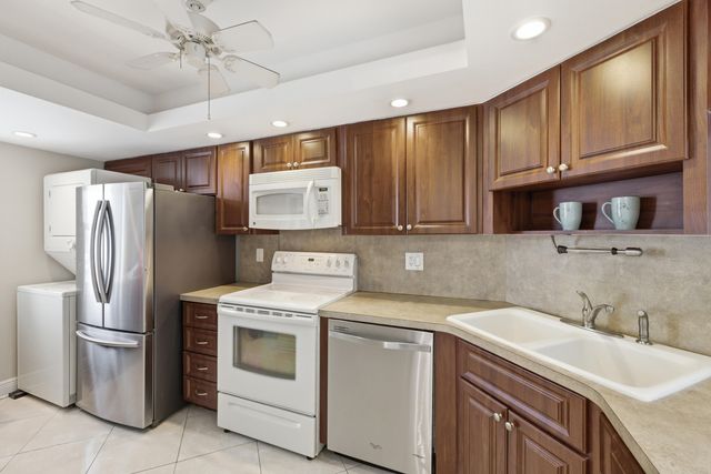 615 N Riverside Drive 301, Pompano Beach, FL 33062