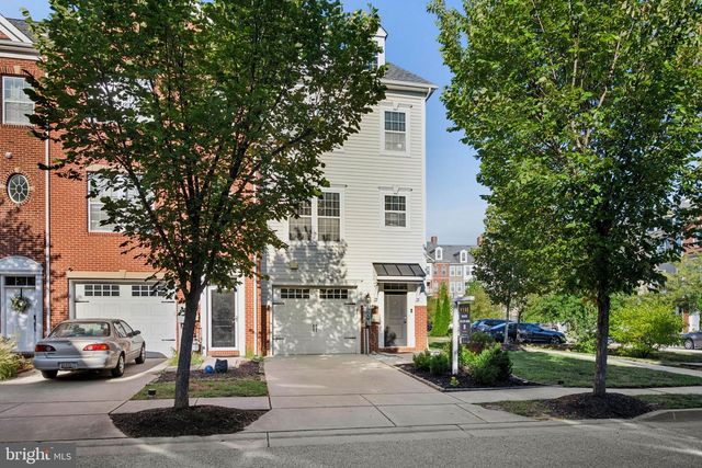 8227 WHITE STAR XING, Pasadena, MD 21122