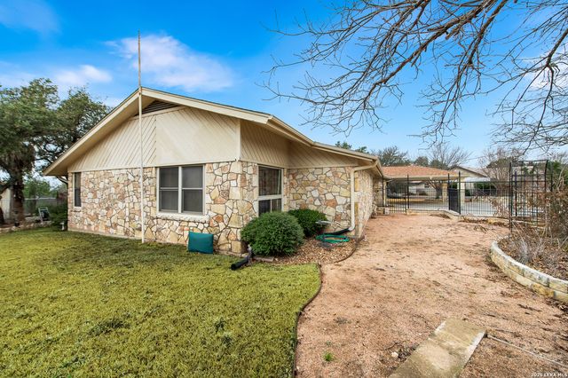 1130 Crossbow, Canyon Lake, TX 78133