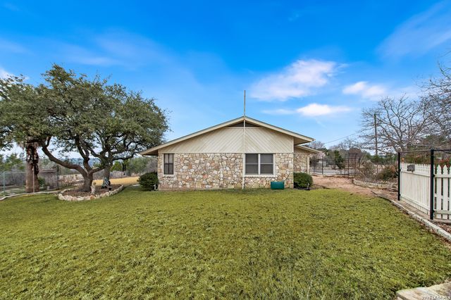 1130 Crossbow, Canyon Lake, TX 78133