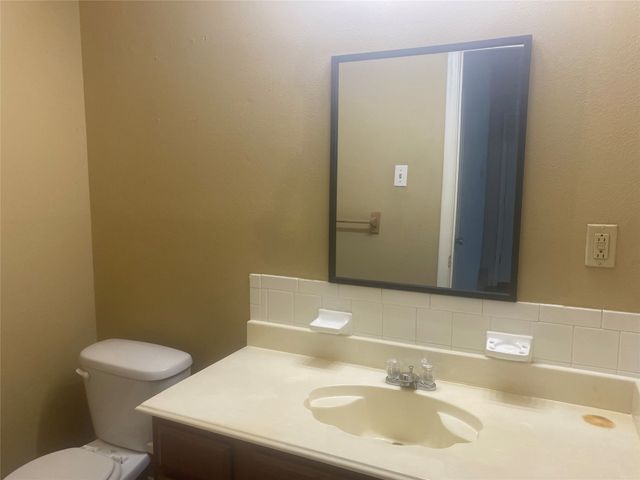 108 W Fairview Street, Sherman, TX 75092