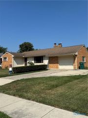 448 Hillside Drive, Rossford, OH 43460