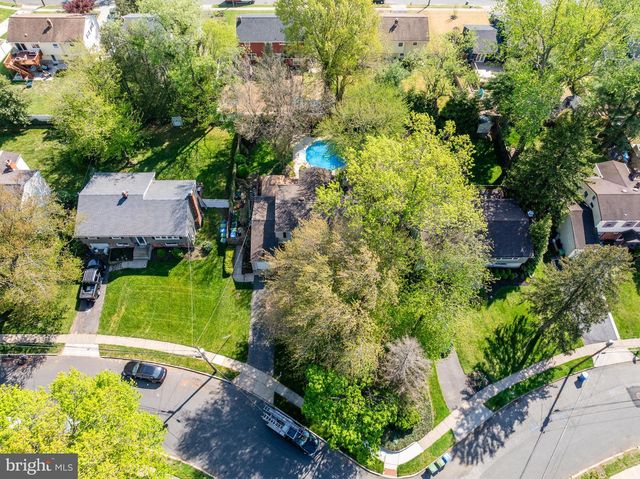 206 CROYDEN DR, Cherry Hill, NJ 08003