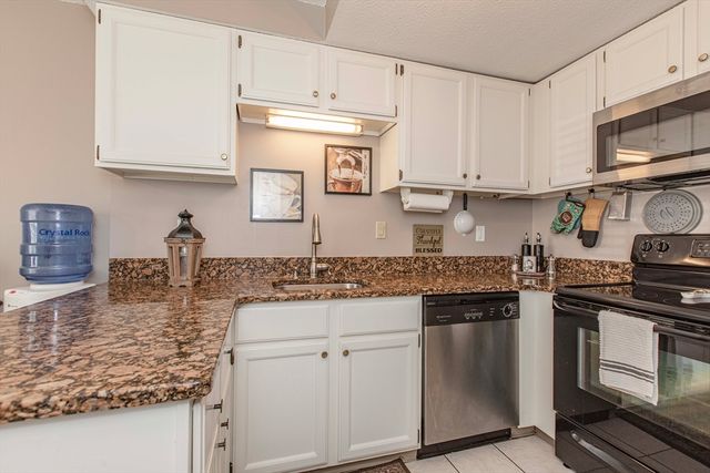 125 Highland Street 402, Taunton, MA 02780
