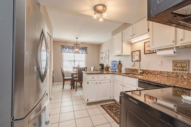 125 Highland Street 402, Taunton, MA 02780