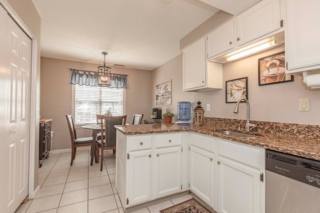 125 Highland Street 402, Taunton, MA 02780