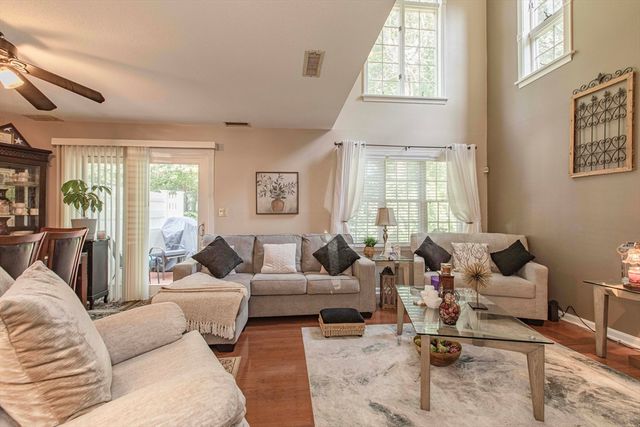 125 Highland Street 402, Taunton, MA 02780