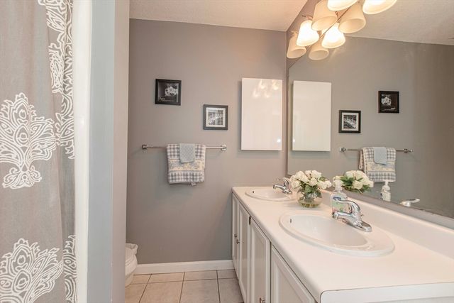 125 Highland Street 402, Taunton, MA 02780