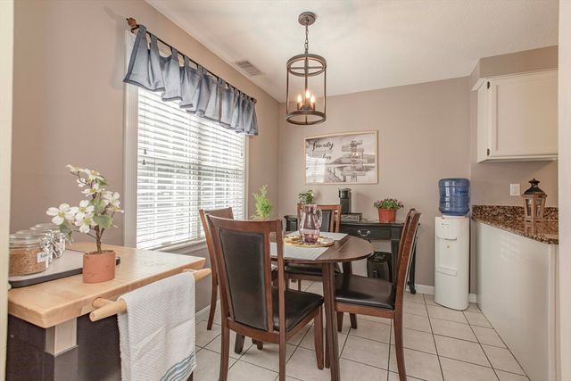 125 Highland Street 402, Taunton, MA 02780