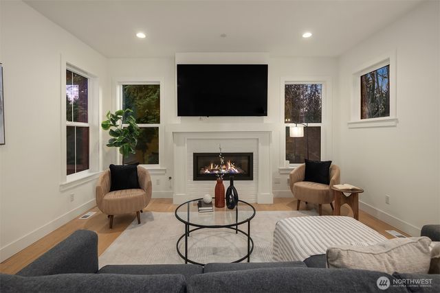 12105 NE 105th Street, Kirkland, WA 98033