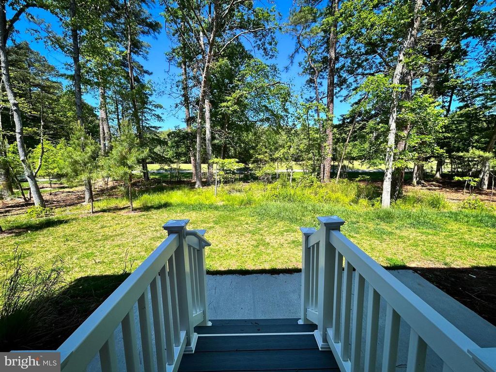 Image 10 of property listing at 15115 BAYSHIRE PL, Swan Point, MD 20645