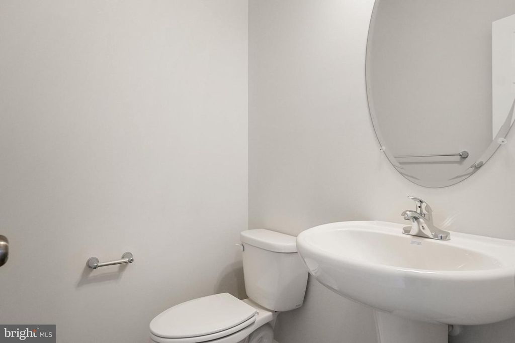 Image 22 of property listing at 15115 BAYSHIRE PL, Swan Point, MD 20645