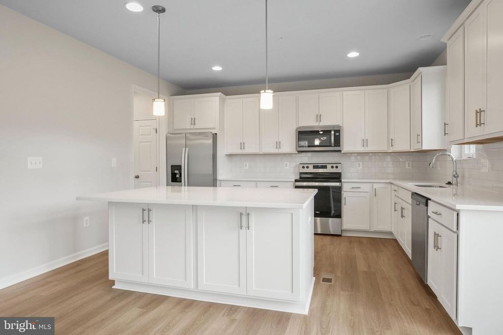 Image 24 of property listing at 15115 BAYSHIRE PL, Swan Point, MD 20645