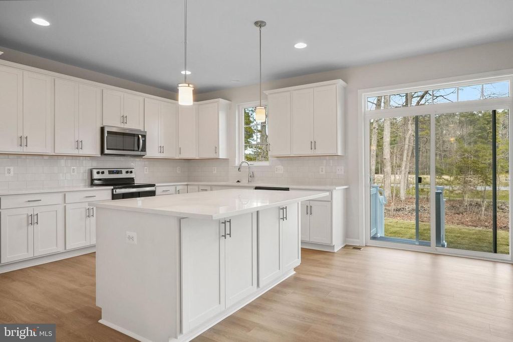 Image 25 of property listing at 15115 BAYSHIRE PL, Swan Point, MD 20645
