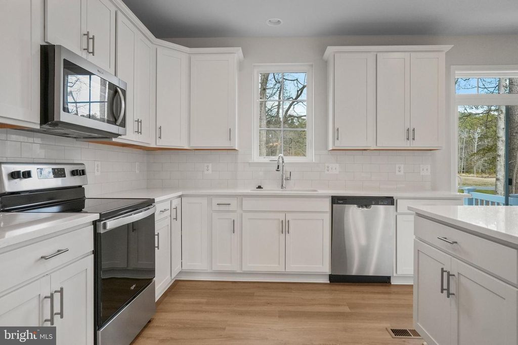 Image 27 of property listing at 15115 BAYSHIRE PL, Swan Point, MD 20645
