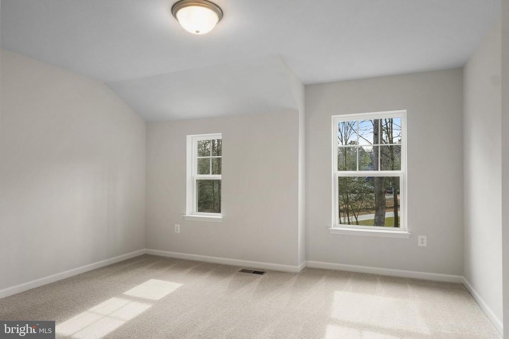 Image 34 of property listing at 15115 BAYSHIRE PL, Swan Point, MD 20645