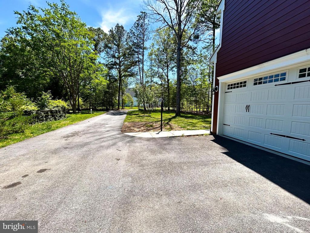 Image 5 of property listing at 15115 BAYSHIRE PL, Swan Point, MD 20645