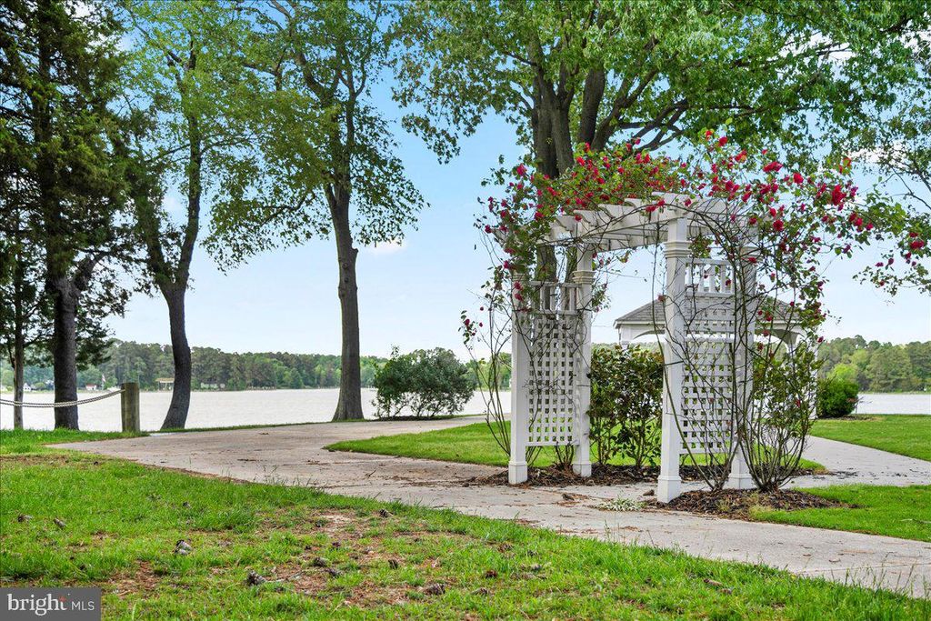 Image 68 of property listing at 15115 BAYSHIRE PL, Swan Point, MD 20645