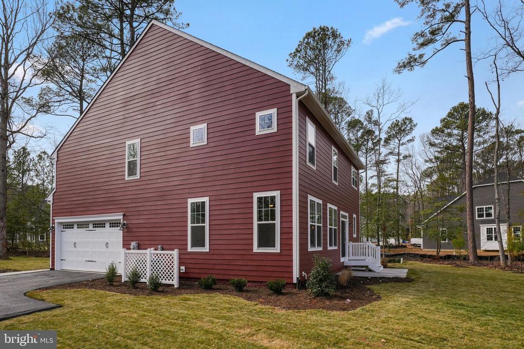 Image 7 of property listing at 15115 BAYSHIRE PL, Swan Point, MD 20645