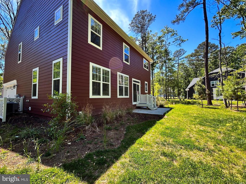 Image 8 of property listing at 15115 BAYSHIRE PL, Swan Point, MD 20645