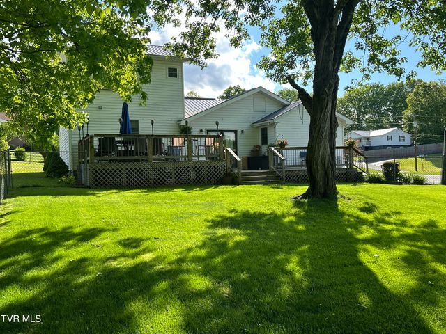 131 Southwest Beverly Avenue, Wise, VA 24293