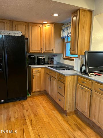 131 Southwest Beverly Avenue, Wise, VA 24293