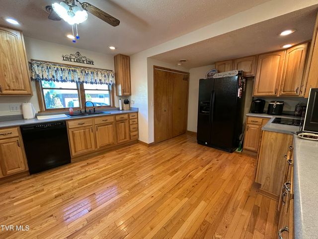 131 Southwest Beverly Avenue, Wise, VA 24293