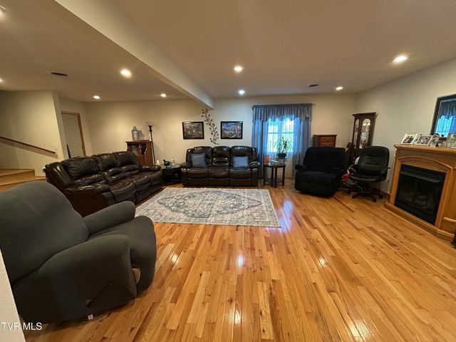 131 Southwest Beverly Avenue, Wise, VA 24293