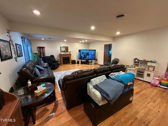 131 Southwest Beverly Avenue, Wise, VA 24293