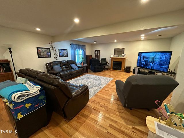 131 Southwest Beverly Avenue, Wise, VA 24293